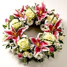 Coronita funerara 30 crini roz, trandafiri albi si crizanteme