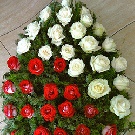 Coroana funerara 40 trandafiri albi si trandafiri rosii