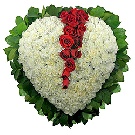 Inima funerara 90 garoafe albe si trandafiri rosii